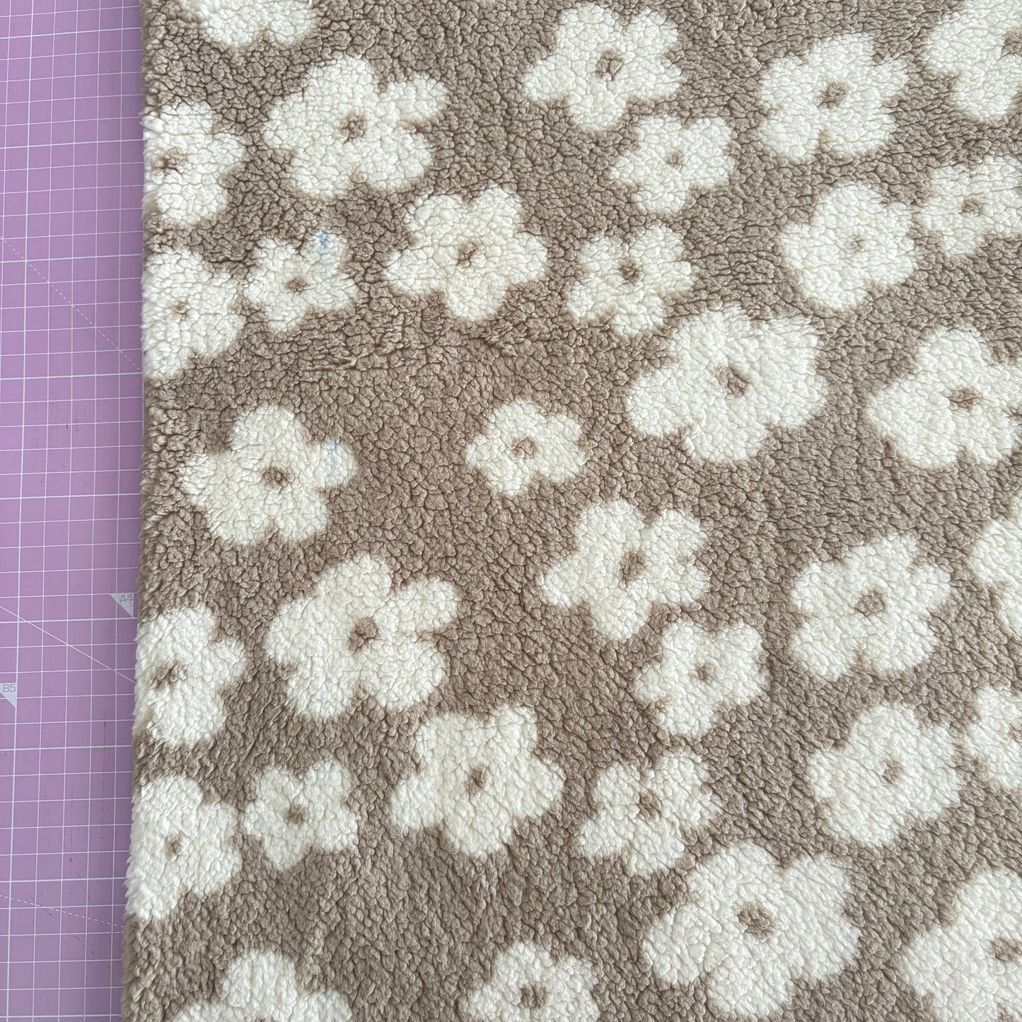 47cm Flawed Remnant - Curly Teddy Fleece - Dark Beige/ Natural Flowers