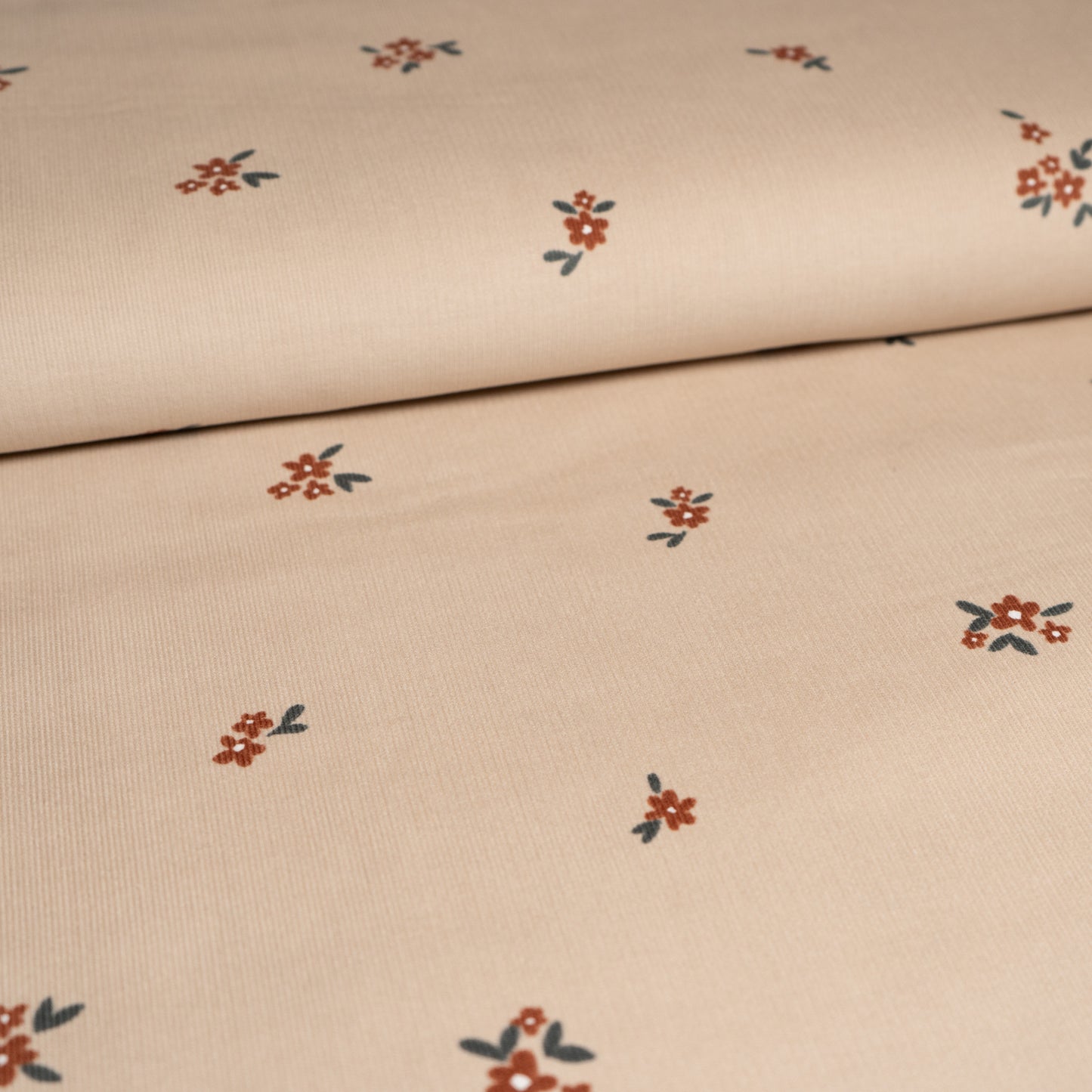 Remnant 37cm - 21 Wale Needlecord -  Beige Flowers